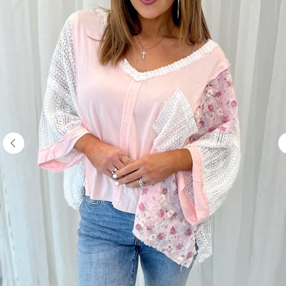 POL V-Neck Floral Patch Ribbed Knit Top